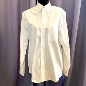 LIKE NEW EDDIE BAUER white button down men’s shirt size Small. Fresh dry clean.